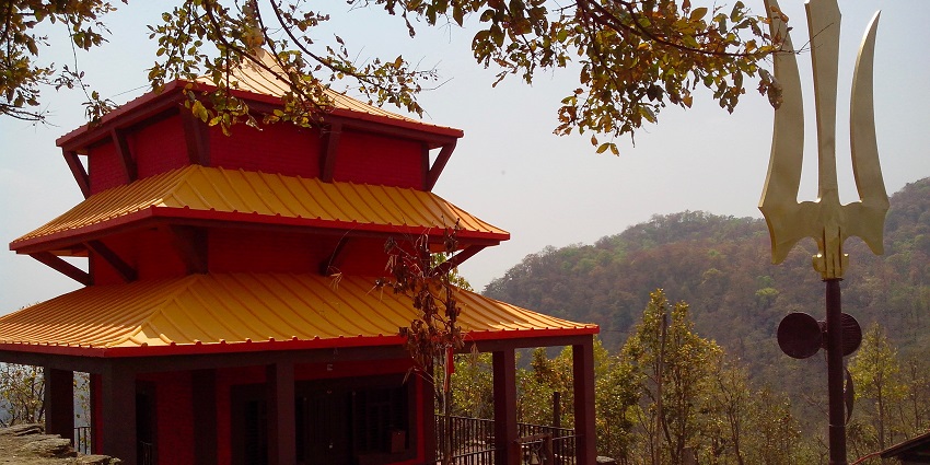 One of the best places to visit in Almora, this temple satisfies nature buffs.
