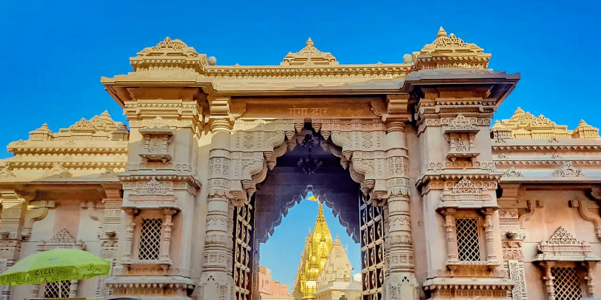 A crowded Ganga Dwar, connecting ghats to the Kashi Vishwanath Temple Complex, suggested by Varanasi Travel Guide.