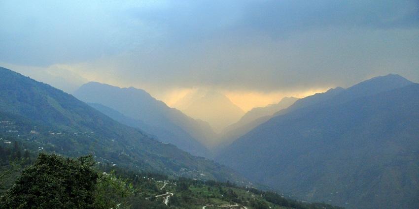 Khaliya Top offers breathtaking views and challenging mountain trails while trekking in Kumaon.