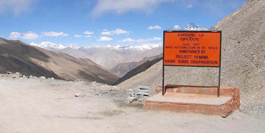Highest motorable passes offering breathtaking views, suggested by Leh Ladakh Travel Guide.