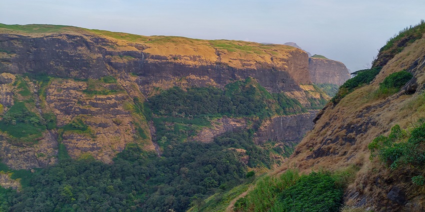 Traversing the scenic yet challenging Khireshwar route for trekking in Maharashtra.