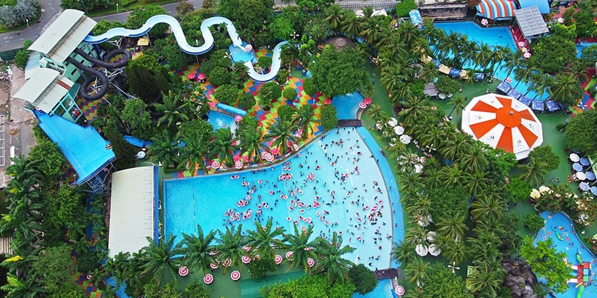 Kingland Water Park promises endless thrills and much fun for all ages.