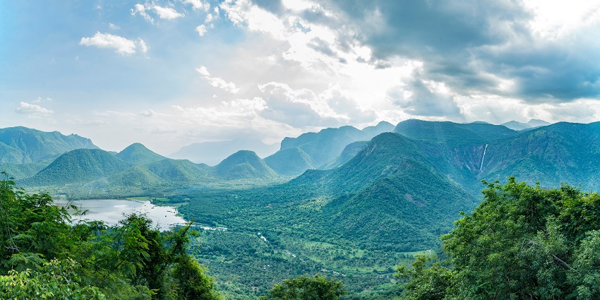 The rugged mountains and lush green landscape captured from Dolphin Nose.
