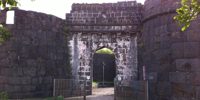 Entrance of the Kolaba Fort which is one of the places to explore near the Karmarkar Museum.