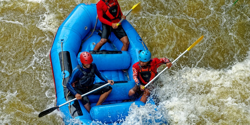 A picture of a group of people river rafting, one of the best water sports in Maharashtra.