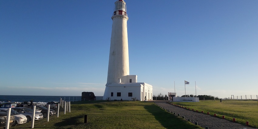 The lighthouse at the beach offers relaxed coastal vibes