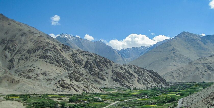 Ladakh travel guide highlights the breathtaking natural magnificence