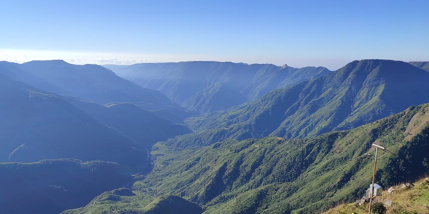 Find peace and adventure at the awe-inspiring Laitlum Canyons in Meghalaya