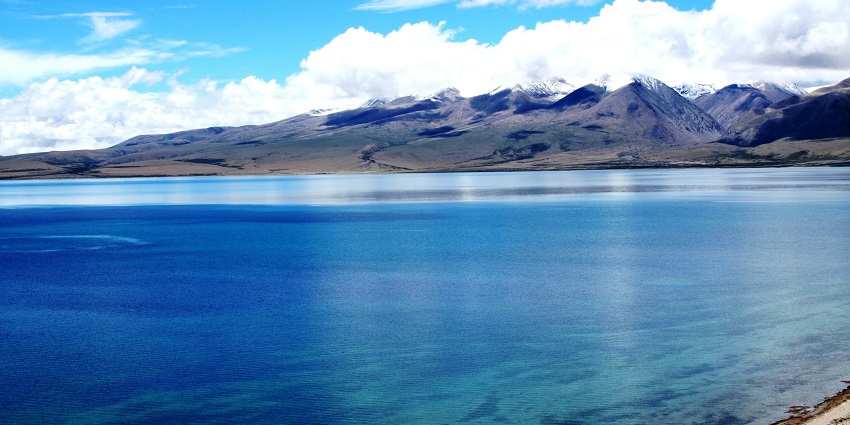 Lake Manasarovar is a gorgeous lake, one of the cleanest and holiest in Asia.