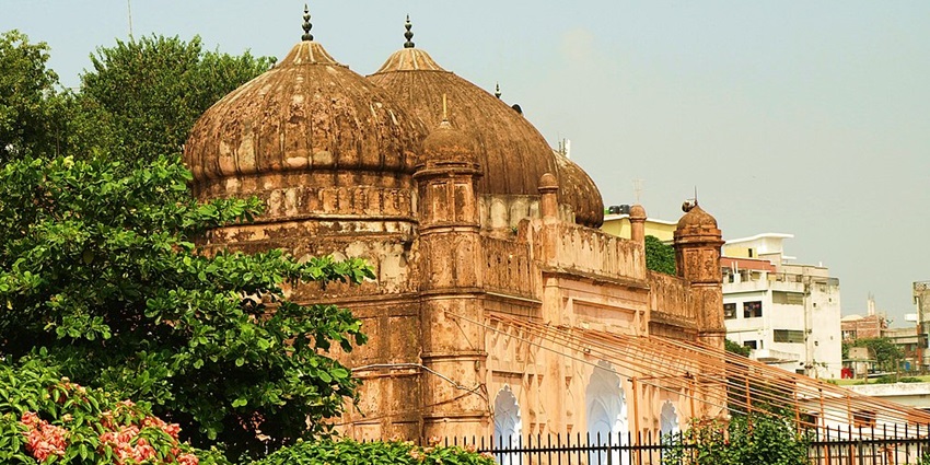 Lalbagh is a 17th-century Mughal fortress that happens to be one of the places in Dhaka.