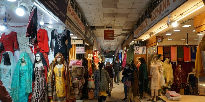 A picture of the narrow lanes of a local market in Ayodhya with multiple shops on both sides