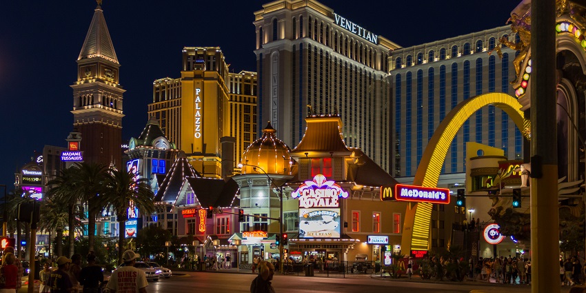 An image of the Las Vegas Strip, one of the most famous shopping places in the USA, which offers luxury and entertainment