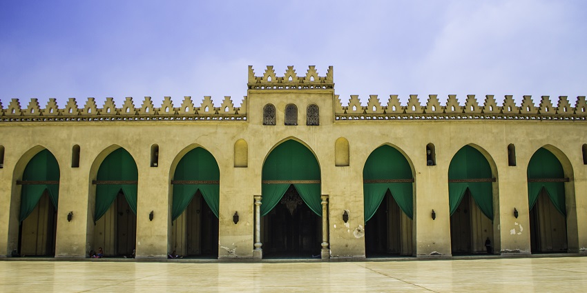 An inner view of the Al-Hakim Mosque presenting its wonderful architecture and space