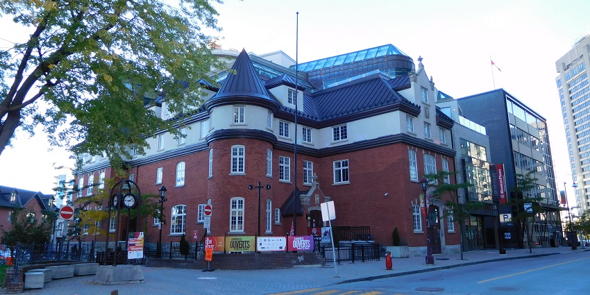 An image of Shop and enjoy activities at Les Promenades de l'Outaouais, a shopping place in Canada.
