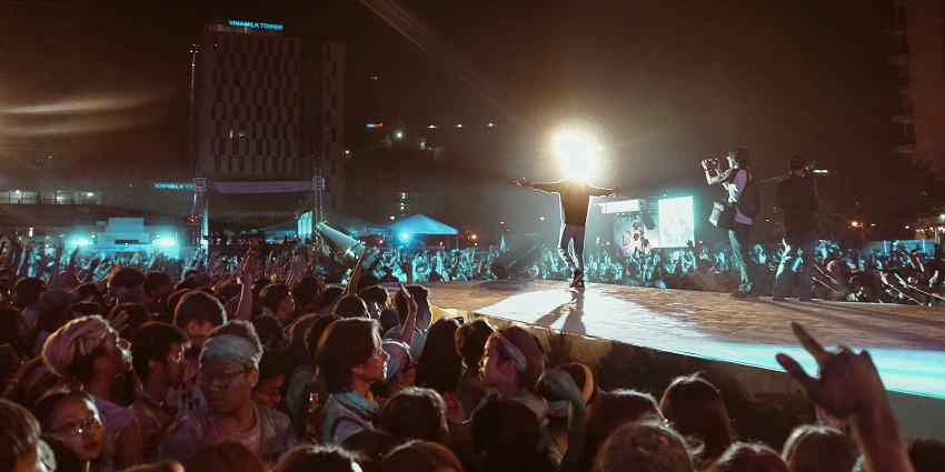 A view of Dua Lipa's live concert at Life is a beautiful festival