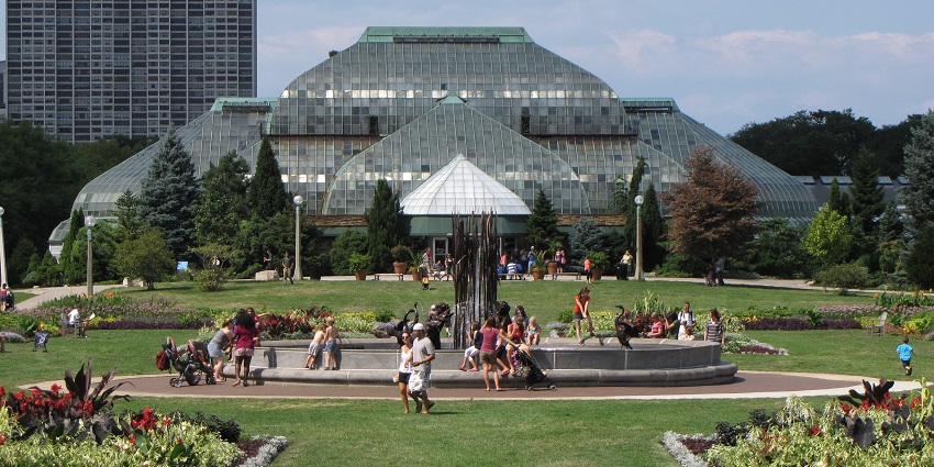 Beautiful view of Lincoln Park Conservatory in Chicago, ideal for a peaceful Valentine's Day party in Chicago