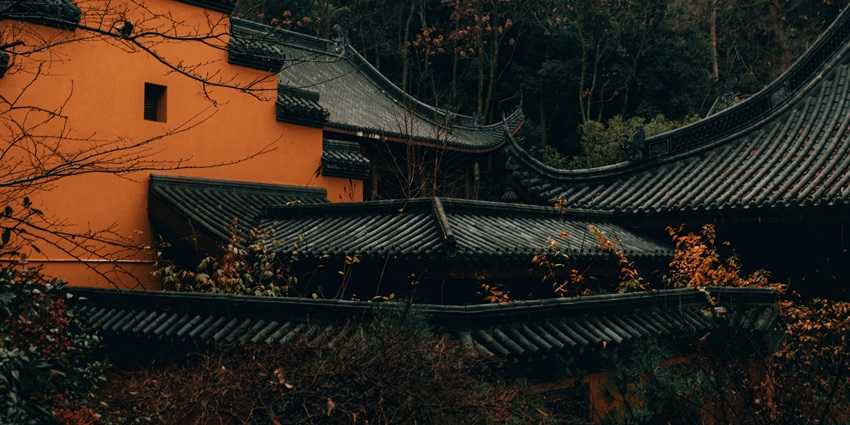Image of the The Eaves Roof of Lingyin Temple in Hangzhou, China