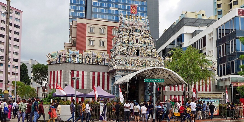 Sri Veeramakaliamman Temple in Chinatown depicts South Indian temple architecture.