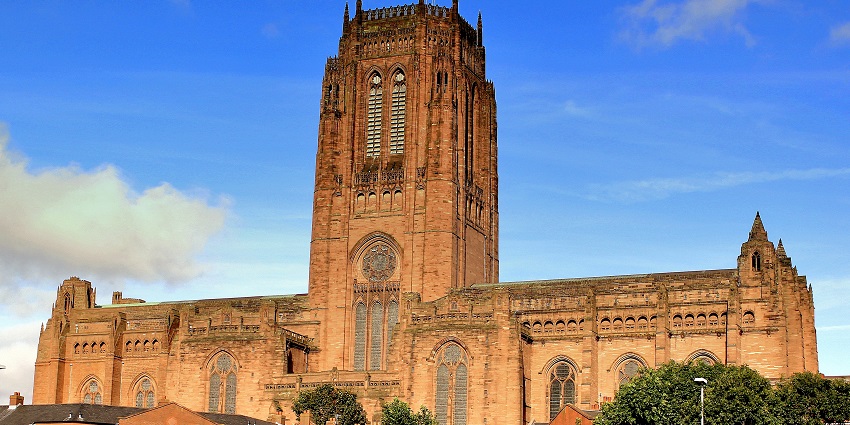 An image of the front view of the historic Liverpool Anglican Cathedral under the blue sky.