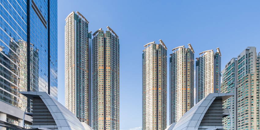 Shenzhen City Guide offers a panoramic view of Hong Kong's night skyline.