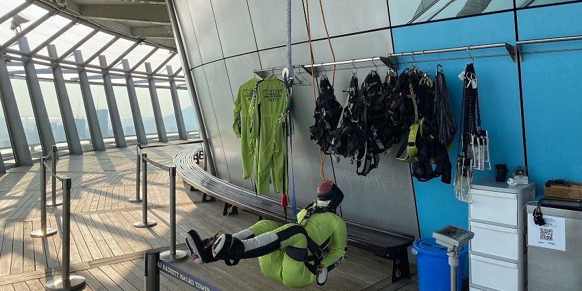 Macau Bungee Jumping takes place in the Macau tower.