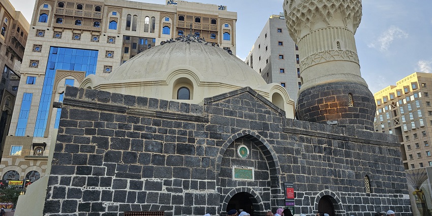 Abu Bakr Mosque in Medina, near historical landmarks and cultural sites.