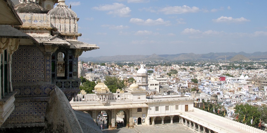 Udaipur is the fusion of Rajasthani and Mughal architectural styles.