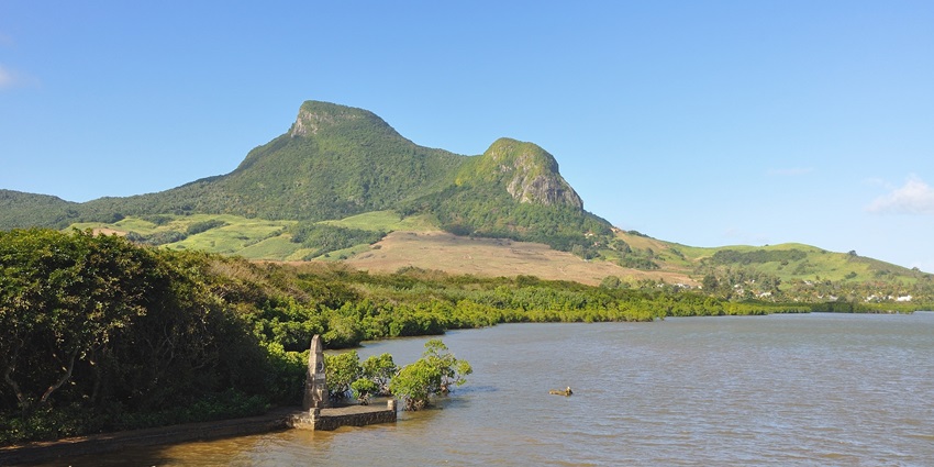 The Casela Nature Park is located on Royal Road in Cascavelle, in the Black River District.