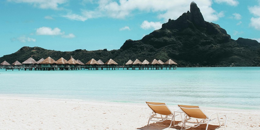 A picture of Green Bowl Beach, in southern Bali, known for its secluded beauty