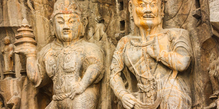 Snapshot of the beautiful statures made on the caves of temples in China