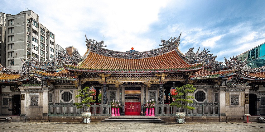 Historic Buddhist temple in Taipei with stunning architecture and art.