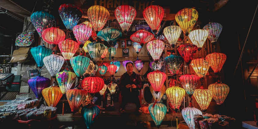 A view of Luodong Night Market offers delicious local street food and shopping.