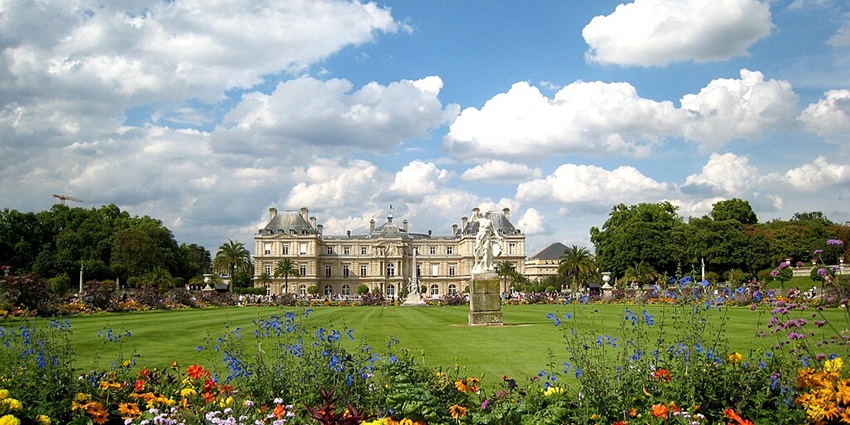 Luxembourg Gardens include well-kept lawns, flowerbeds, and tree-lined promenades.