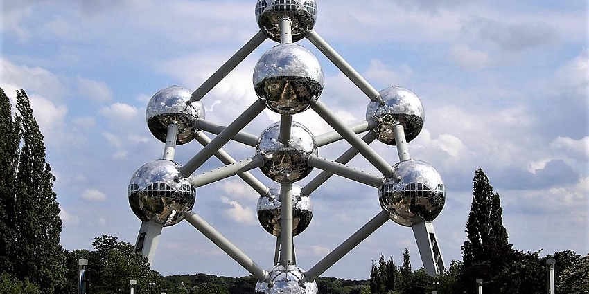 Discover the Atomium, an unavoidable thing to do in Brussels.