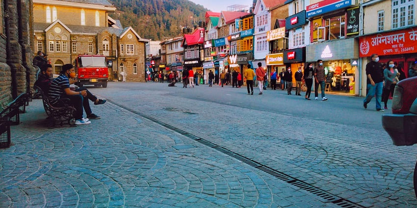 The Shimla travel guide highlights the vibrant shopping street, lined with stores, cafes, and restaurants