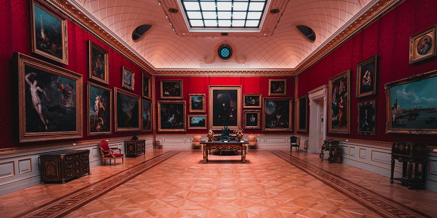 An image of the interior of the Manchester Art Gallery, a place to visit in Manchester.