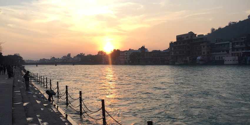 The water at Manihari Ghat, a place to visit near Jalalgarh Fort