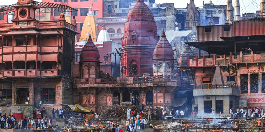 Image of the Manikarnika Ghat in Varanasi, India - places to visit in Varanasi