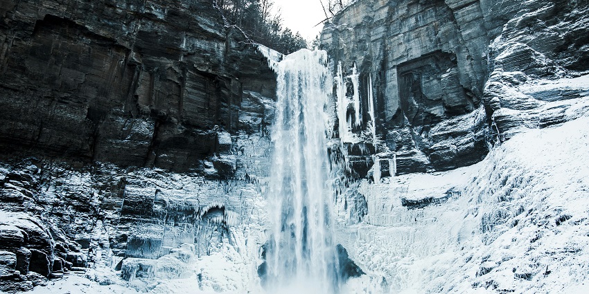 The breathtaking Taoyuan Xiangu waterfall is an amazing sight in Beijing in December.
