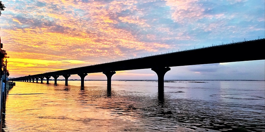 Let the time treat you nicely at massacre Ghat - places to visit in kanpur for couples