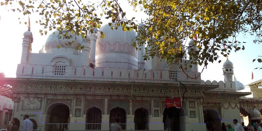 Devotees walking and worshipping on an evening at Shri Mansa Devi Temple in Haryana