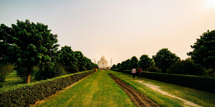 beauty of the taj mahal as seen by mehtab bagh, best place to visit in agra in evening.