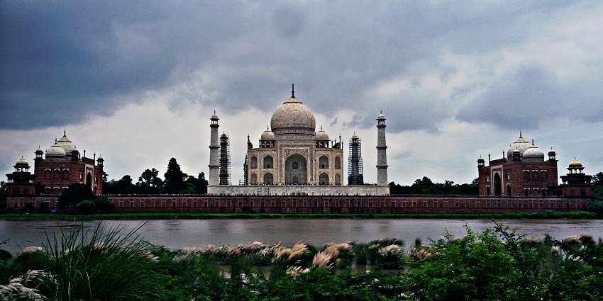 A stunning view of the Taj Mahal from Mehtab bagh, one of the best places to visit in Agra with family.