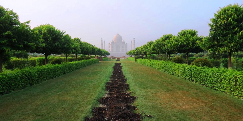 spend your time away from the crowd with your beloved and still closer to the Taj Mahal at mehtab bagh