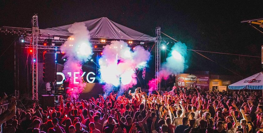 A view of a crowd enjoying their time in a performance at one of the many outdoor Miami music festivals