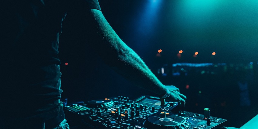  Dance to eclectic beats and enjoy cocktails at Monarch, a nightlife spot in San Francisco.