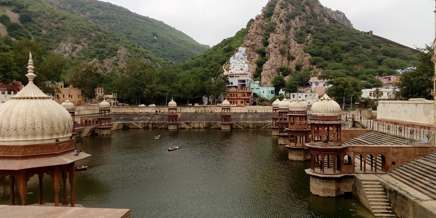 Spend a romantic day out with your partner at Moti Jheel - Places to visit in Kanpur
