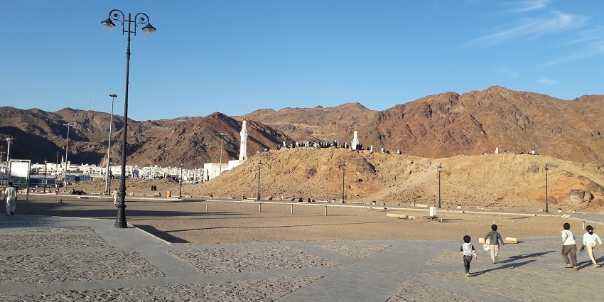 Historic mountain in Medina, site of a famous battle.