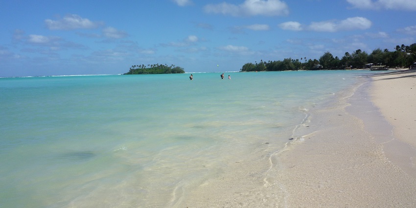 The scenic lagoon in Rarotonga, ideal for swimming and relaxation is highlighted in the Rarotonga travel guide.