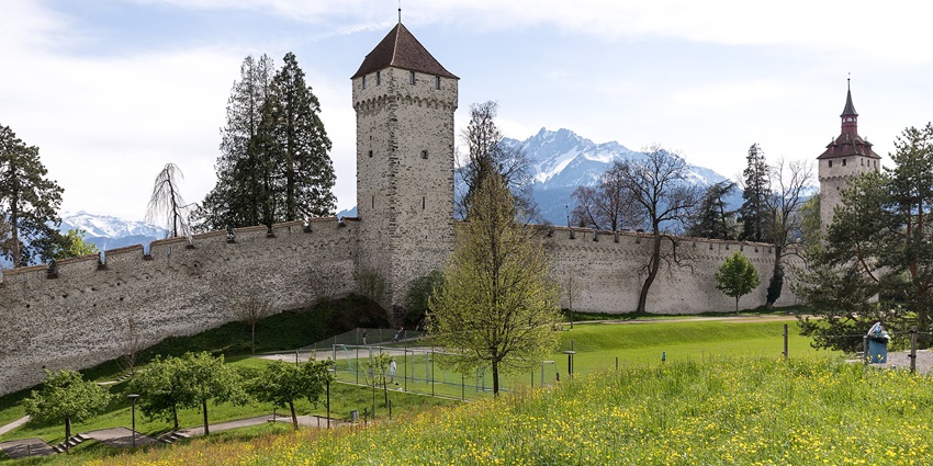 Stunning view of Musegg Wall, Luzern - Museggmauer mit Zeitturm und Wachturm